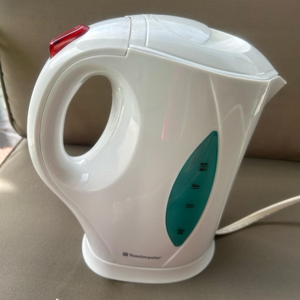 ToastMaster electric hot water pot to boil hot water quickly.